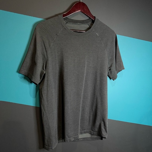 Lululemon Athletica Gray Short Sleeve Tee - Picture 2 of 6